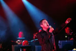 <b class=qtipBold><figcaption>David Bedella</figcaption></b><br>David Bedella Live! David Bedella performing.<br><em>© Paul Brown</em> David Bedella