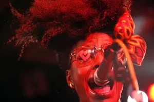 <b class=qtipBold><figcaption>The Noisettes</figcaption></b><br>Shingai Shoniwa of the Noisettes performing in concert at Scala<br><em>© Paul Brown</em> The Noisettes