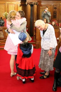 <b class=qtipBold><figcaption>Wedding of Linda and Dorothy</figcaption></b><br>Wedding of Linda and Dorothy, 8th October 2010<br><em>© Paul Brown</em> Wedding of Linda and Dorothy