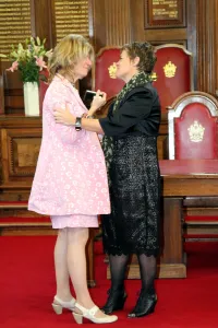 <b class=qtipBold><figcaption>Wedding of Linda and Dorothy</figcaption></b><br>Wedding of Linda and Dorothy, 8th October 2010<br><em>© Paul Brown</em> Wedding of Linda and Dorothy