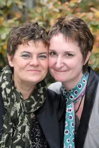 <b class=qtipBold><figcaption>Wedding of Linda and Dorothy</figcaption></b><br>Wedding of Linda and Dorothy, 8th October 2010<br><em>© Paul Brown</em> Wedding of Linda and Dorothy
